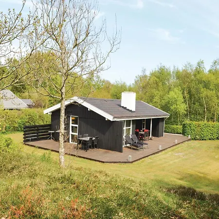 Three-bedroom Holiday In Saby